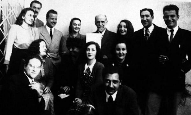 Fotografía de Manuel Arturo Claps junto a otros escritores de la Generación del 45.