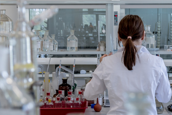 Mujeres y niñas en ciencias