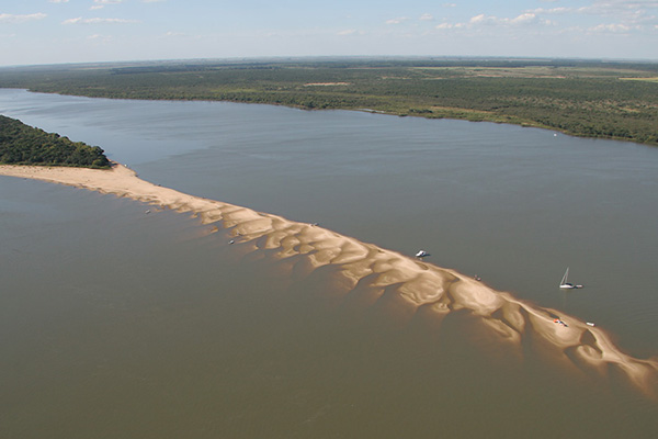 imagen Arenales de formación aluvional en desembocadura del río Queguay Grande