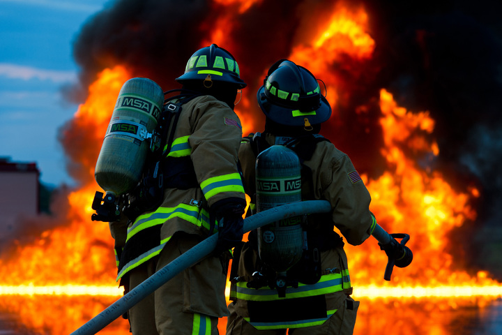 bomberos en acción