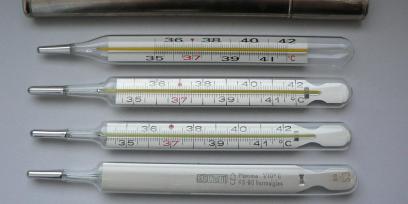 Fotografía de diferentes termómetros de mercurio