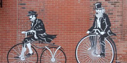 Mural con dos bicicletas