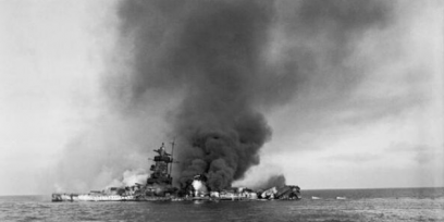 Fotografía del Graf Spee en llamas. 