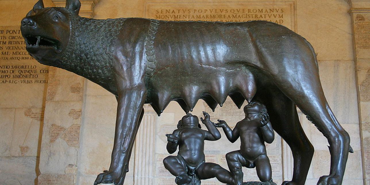 Escultura de Luperca alimentando a Rómulo y Remo