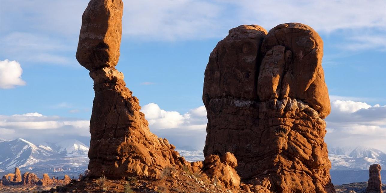 Fotografía de dos grandes rocas