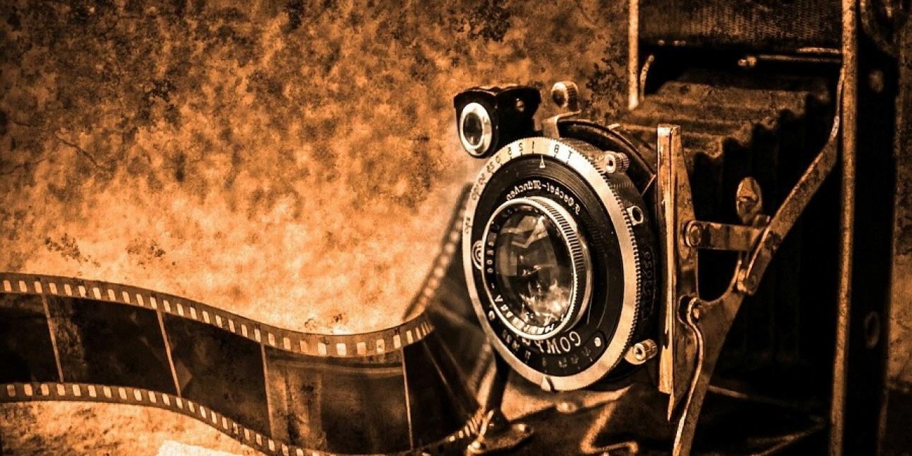 Imagen de una cámara antigua de fotografía