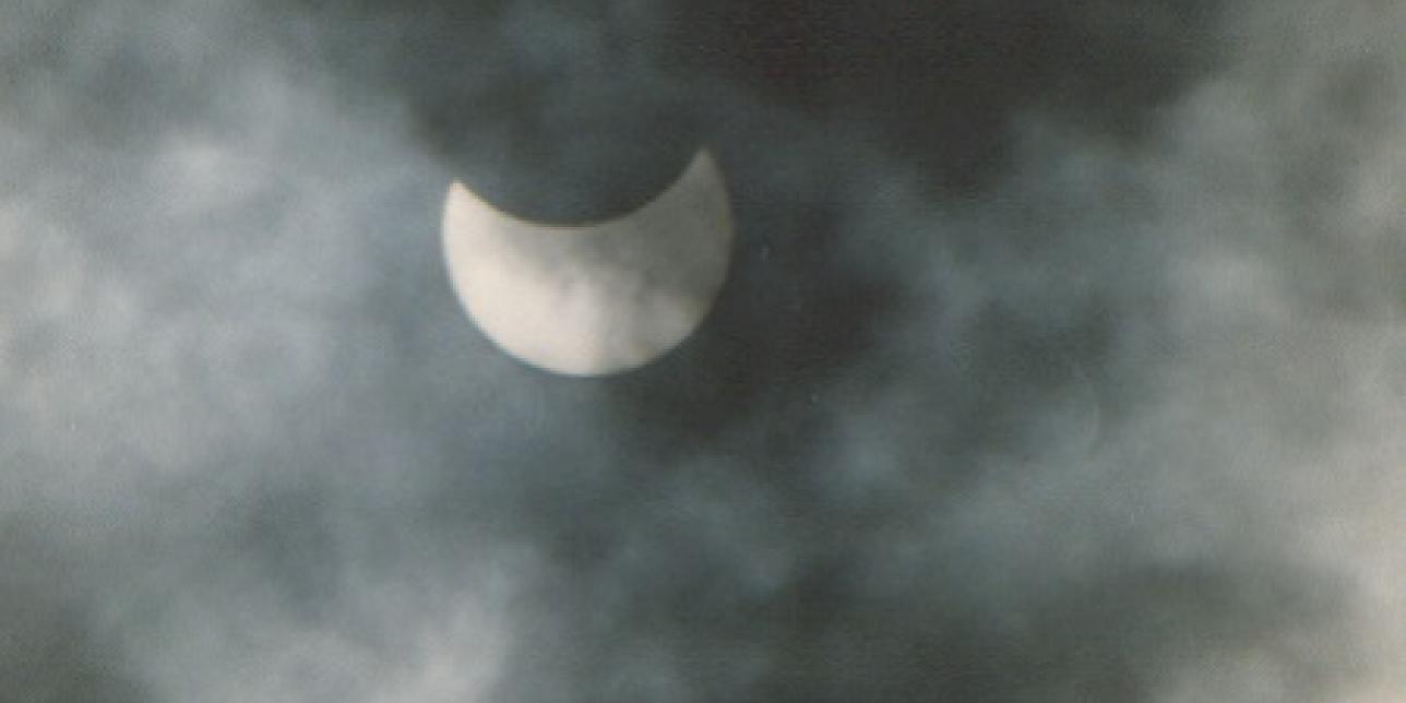 Vista de fase parcial de un eclipse solar.