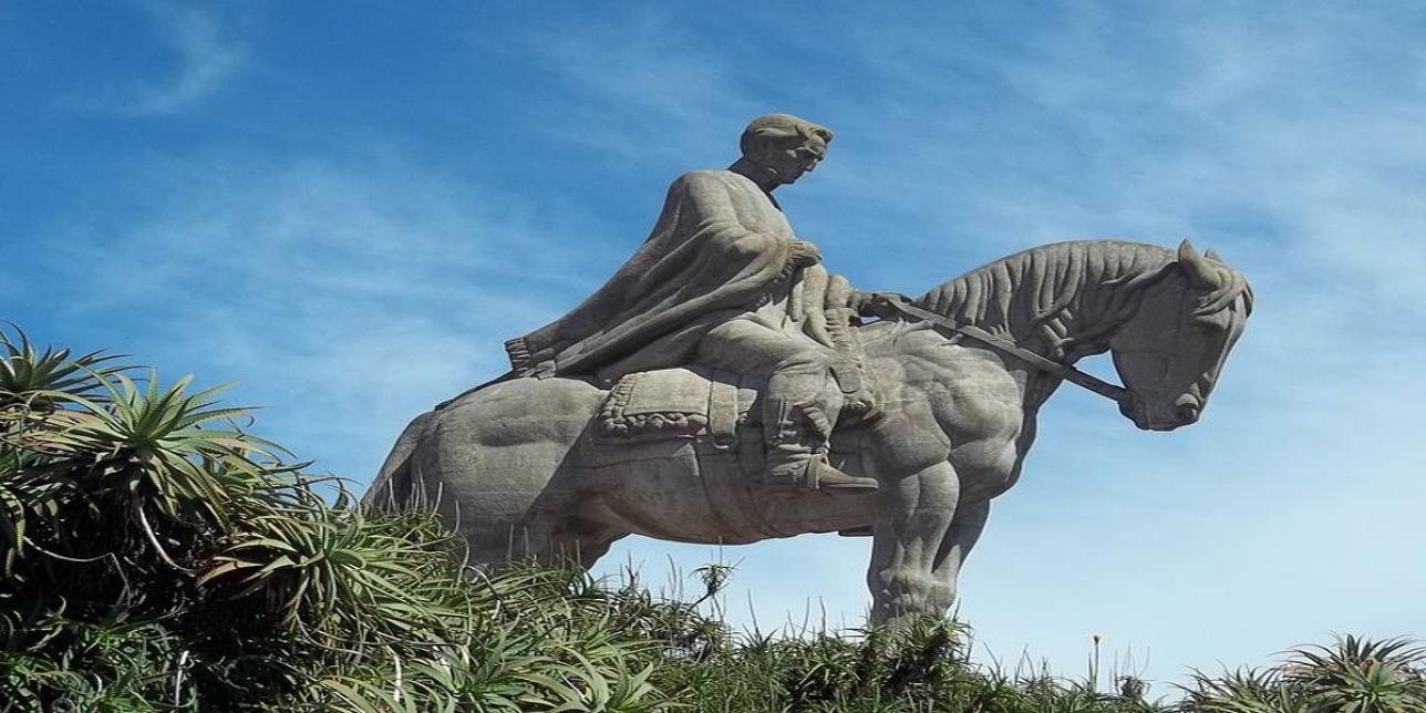 Monumento a José Artigas en Cerro Ventura, Minas.