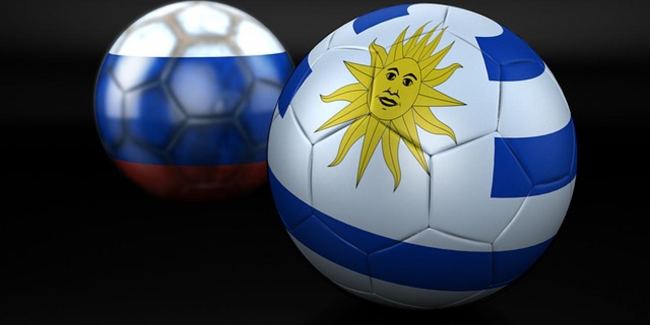 pelota de fútbol pintada con la bandera de Uruguay