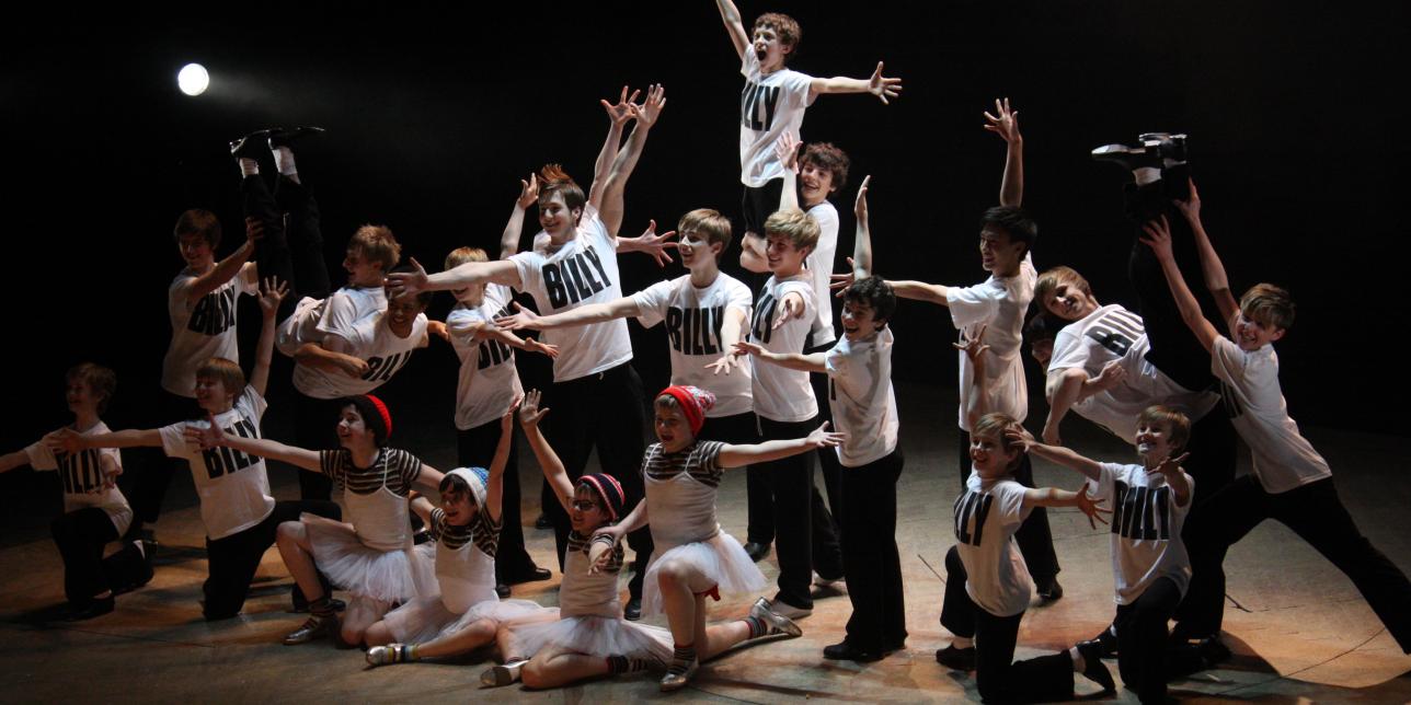Cierre de  obra de teatro y danza basada en la película Billy Elliot