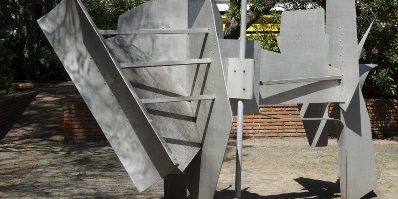 Imagen de escultura Overlock de Octavio Podestá