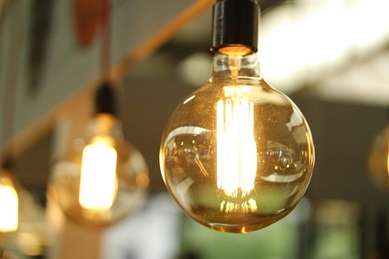 Bombitas de luz encendidas