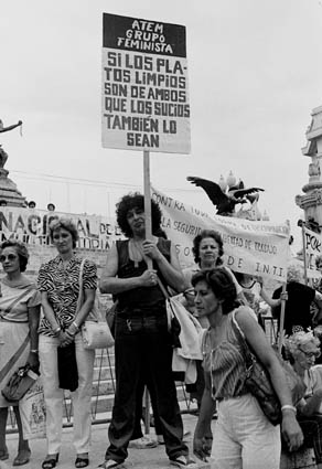 Primer D&iacute;a Internacional de la Mujer en Democracia