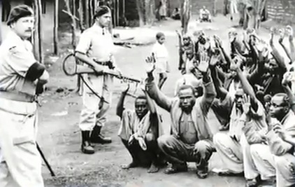Entre 1951 y 1960 miles de kenianos fueron perseguidos y represaliados por su apoyo a la llamada insurgencia Mau Mau, un movimiento contrario a la presencia brit&aacute;nica en Kenia y que se convirti&oacute; en el impulso para la independencia de ese pa&iacute;s. Hombres mujeres y ni&ntilde;os fueron encerrados en campos de concentraci&oacute;n donde se comet&iacute;an viles actos de tortura y maltrato. 