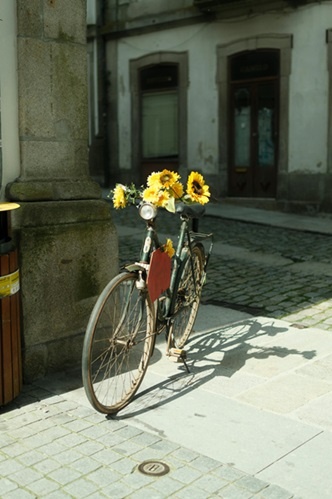 Bicicleta con luz de dínamo