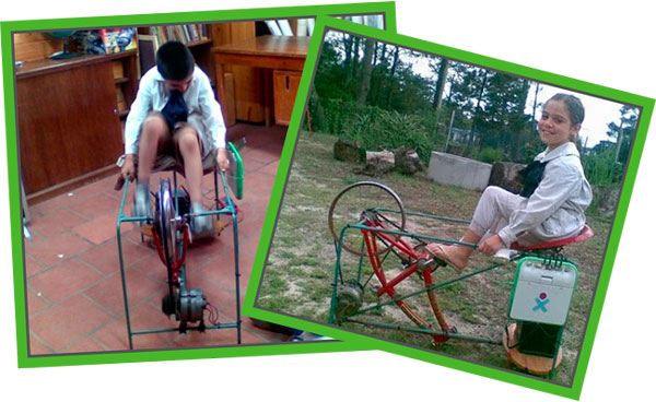 Imagen que muestra a dos niños pedaleando y convirtiendo la energía del pedaleo en energía eléctrica. 