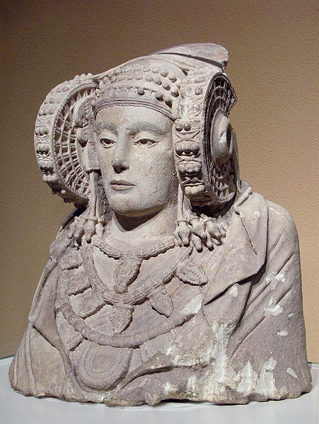 Escultura de busto de una mujer. 