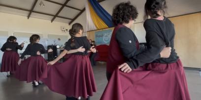 Estudiantes interpretando una Polca