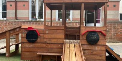 Imagen de un juego de madera del patio del jardín Nro 213