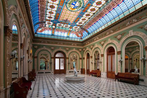 Fotografía del interior del Palacio Santos.