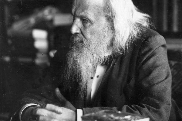 Fotografía de Dmitri Mendeléyev en 1897
