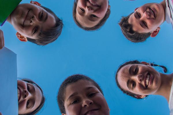 Fotografía de un grupo de adolescentes 
