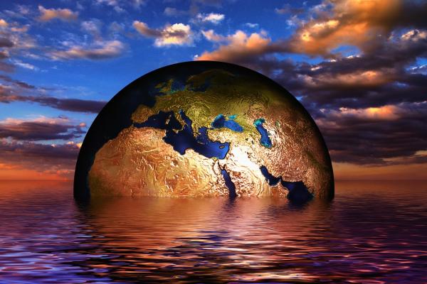 Dibujo artístico del planeta tierra emergiendo desde un mar.