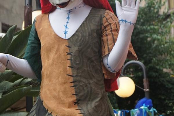 Una muñeca gigante inspirada en El cadáver de la novia