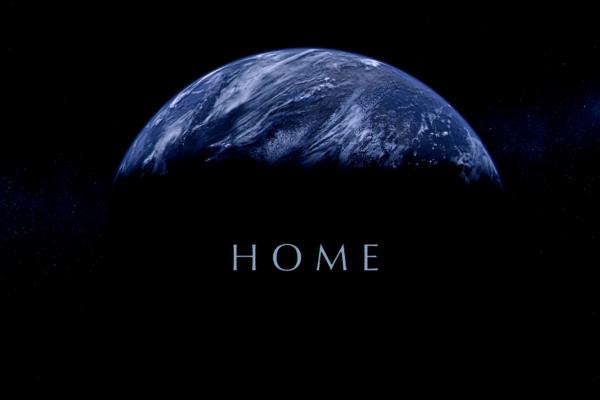 Fotograma de apertura del documental 'Home', que muestra el planeta tierra