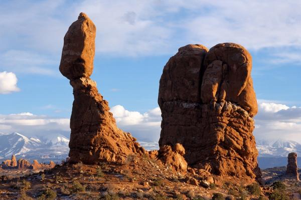 Fotografía de dos grandes rocas
