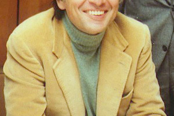 Fotografía de Carl Sagan, quien fuera el protagonista de la serie televisiva Cosmos