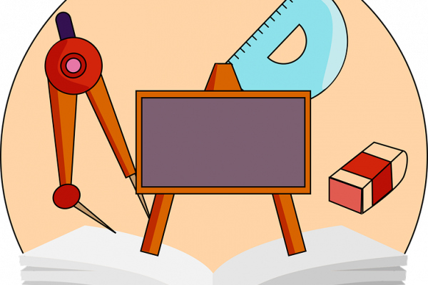 Útiles de geometría, pizarrón y cuaderno
