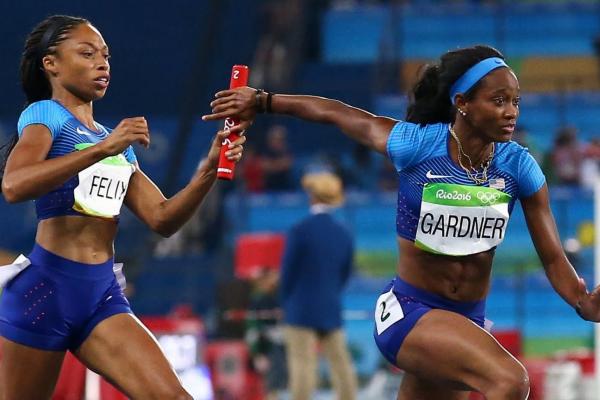 Pasaje de testimonio en una carrera de relevos de 4 x 100.