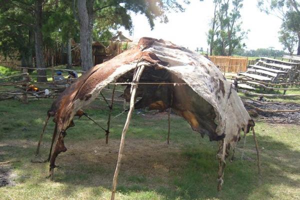 Reconstrucción de un toldo indígena