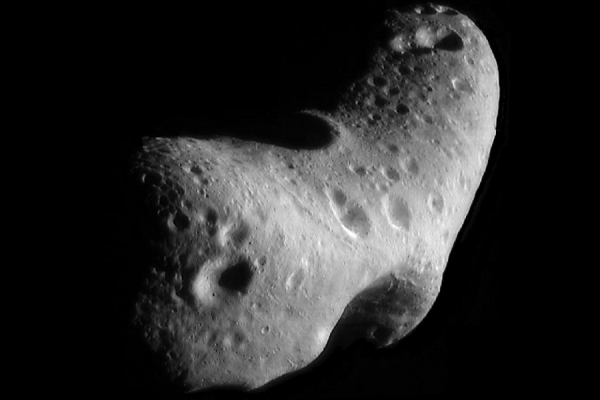 imagen de asteroide Eros (NASA - 2000)