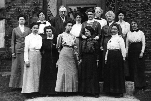Equipo de mujeres calculadoras del astrónomo Pickering