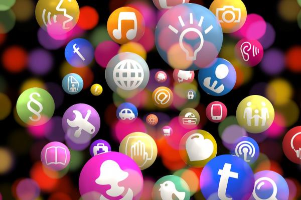 Imagen que muestra diversos símbolos utilizados en las redes sociales