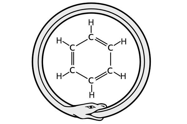 Representación de una molécula de benceno junto a la imagen de una serpiente como soñó Kekulé