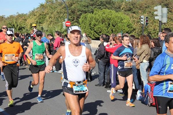 Personas corriendo un maratón.