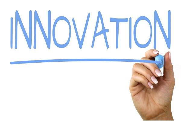 Mano que escribió innovación en inglés
