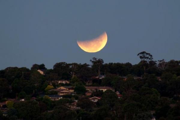 salida de luna eclipsada