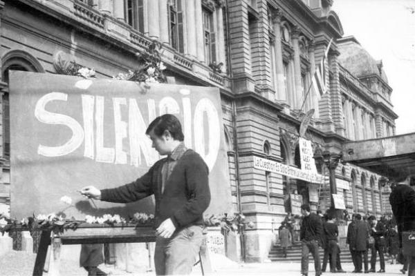 Ramón Peré en el sepelio de Líber Arce