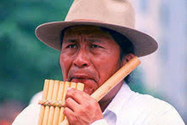 aborígen con flauta de pan (fuente: wikipedia)