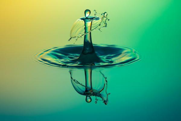 Gota de agua con forma de persona.