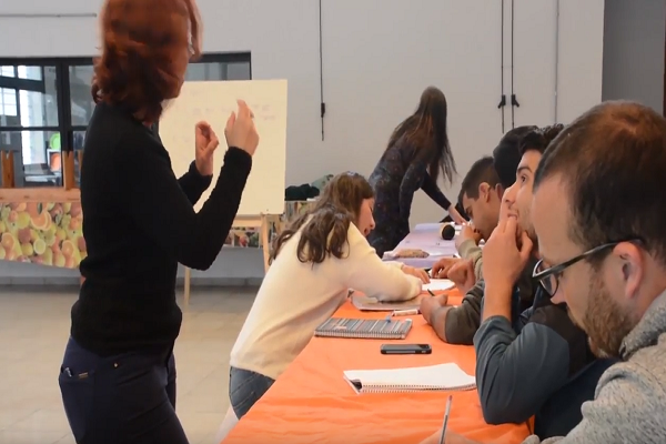 Docente trabajando