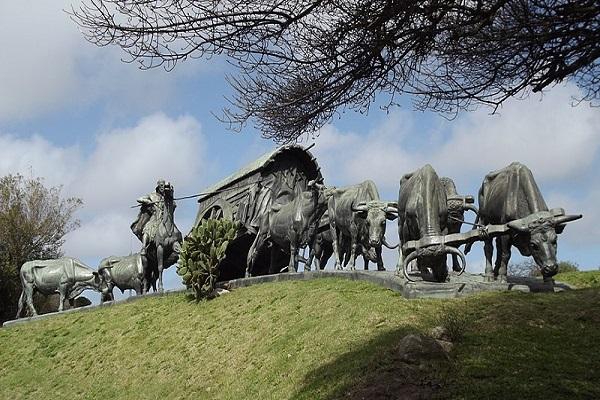 Monumento a La Carreta.