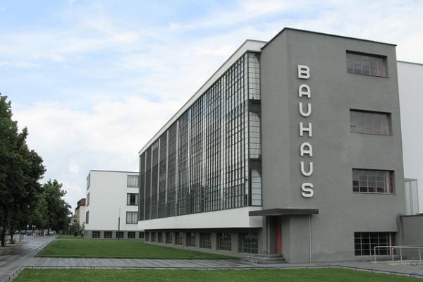 Imagen del edificio de la Bauhaus en Dessau.