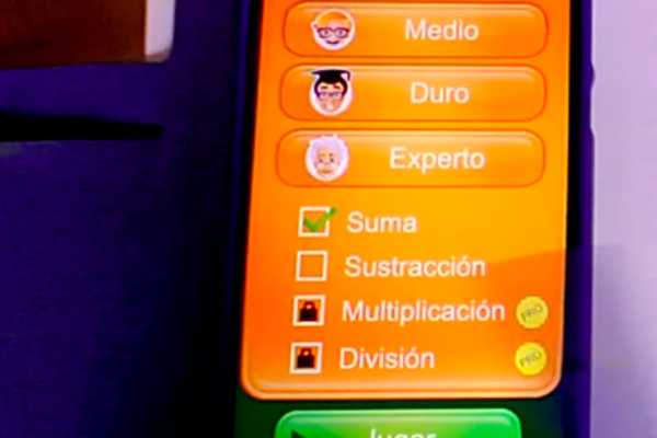 Imagen de un celular con la aplicación Math Duel activada.