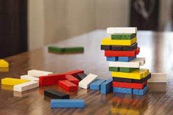 torre jenga caída