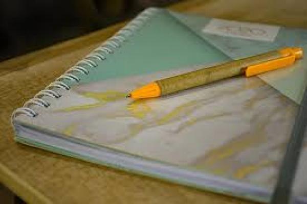 Cuaderno y lapiz